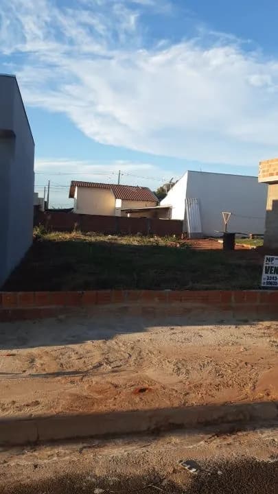 Terreno / Lote / Condomínio à venda — foto 1