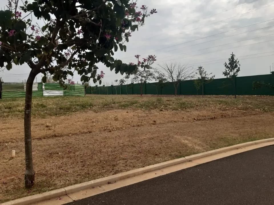 Terreno / Lote / Condomínio à venda — foto 1