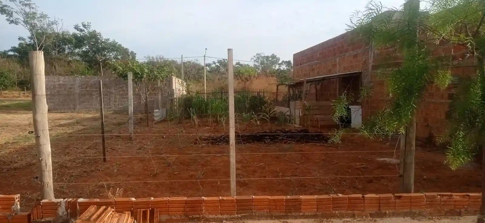 Terreno / Lote / Condomínio à venda — foto 1